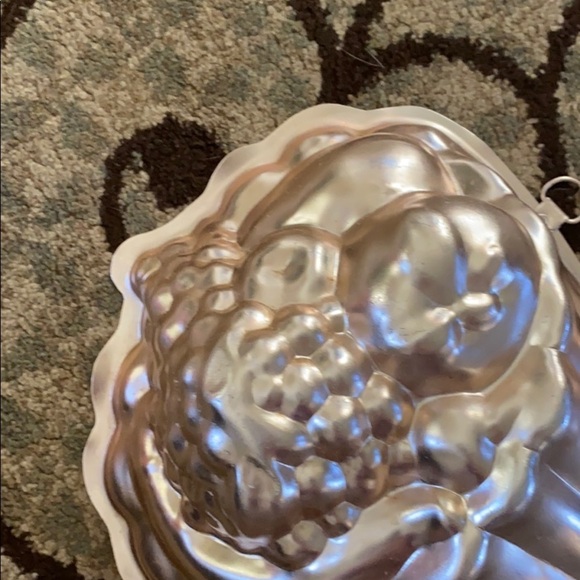 Vintage cornucopia jello mold - Picture 2 of 6